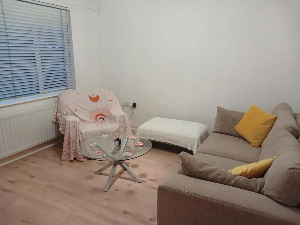 2 Bed Room House Available With Free Parking Belfast
